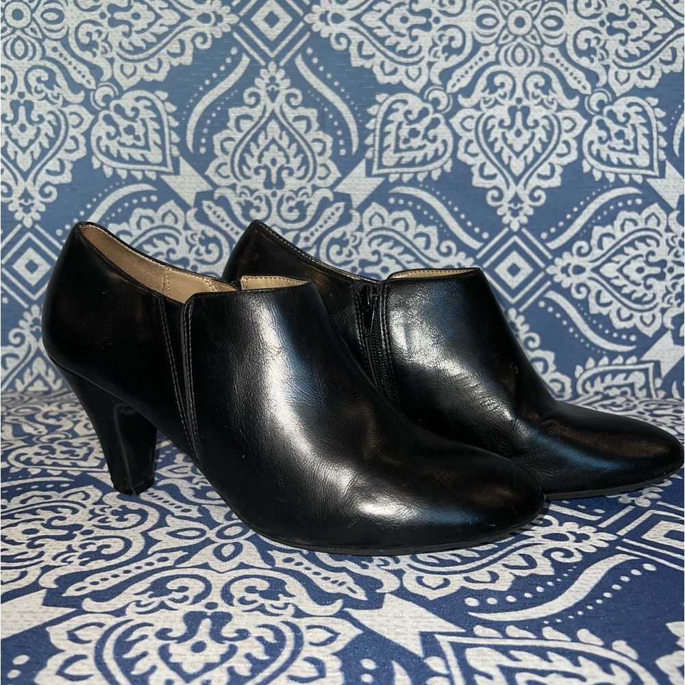 Naturalizer Lunic Faux Leather Bootie